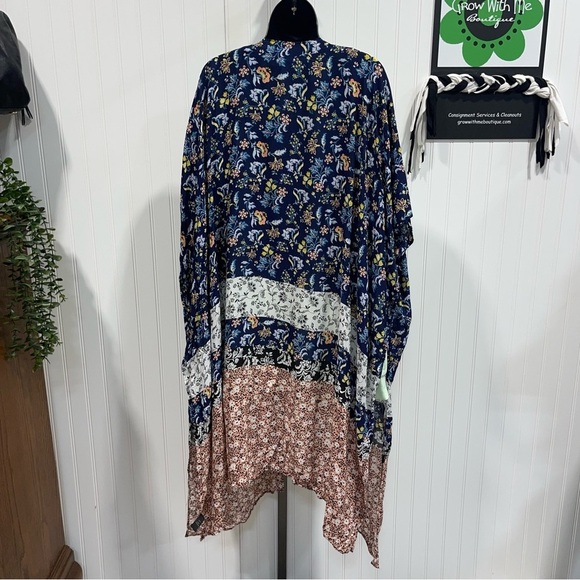 Torrid Navy Floral Kimono - Picture 5 of 6